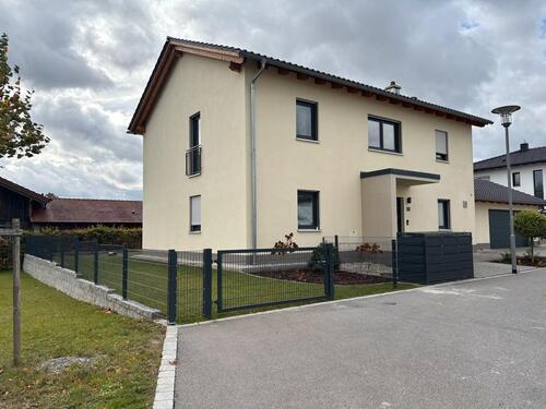 Foto - Einfamilienhaus mit Doppelgarage