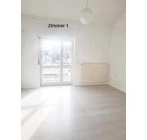 Ruhig gelegene 3-Zimmer Wohnung mit drei Balkonen - Groß-Zimmern