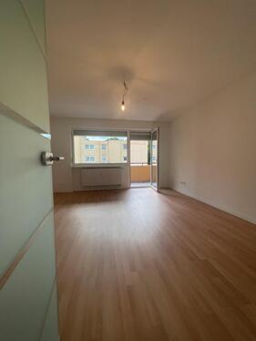 Foto - Sanierte 3 Zimmer Wohnung mit Balkon - 75 m2 - sofort bezugsfrei