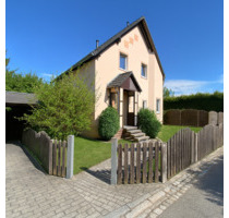 Modernes Familienleben im Grünen – Stilvolles Einfamilienhaus mit Garten & viel Platz in Niederwiesa