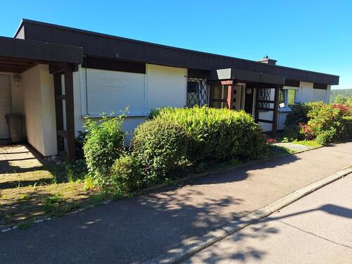 Foto - Einfamilienhaus mit Einliegerwohnung in ruhiger Lage