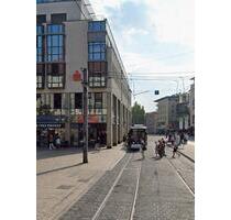JENA ZENTRUM: Top-Laden direkt an Haltestelle