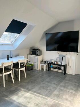 Foto - Helle 2,5 Zimmer -Dachgeschoss- Wohnung (62 qm) ab Februar 2026.