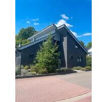 Modernes Einfamilienhaus mit stilvoller Klinkerfassade . - Cloppenburg