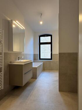 Foto - Erstbezug nach Kernsanierung – stilvolle 2,5-Raum-Wohnung