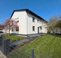 Mehrfamilienhaus mit 3 WE, vermieteter Praxis, Pool, Dachterasse - Walpertskirchen