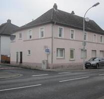 Großzügiges 2 Familienhaus mit Anbau + Hof in Mainhausen !
