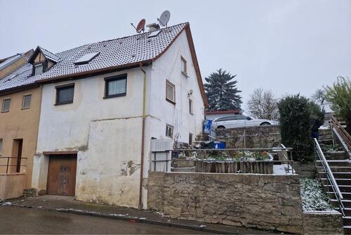 Foto - Sanierungsbedürftiges kleines Wohnhaus