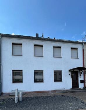 Foto - Zweifamilien-Reihenhaus im guten Zustand mit vielen Möglichkeiten