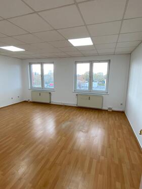Foto - 69,04 qm Büro mit eigenem WC direkt in Oranienburg zu vermieten