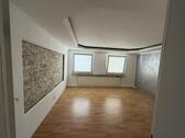 Foto - 4-Zimmer-WHG mit Terrasse, EBK und 80qm Garage, sofort verfügbar