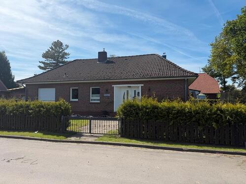 Foto - Bungalow Haus mit großem Eck Grundstück