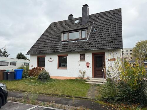 Foto - Freistehendes Haus mit großem Grundstück