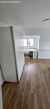 Foto - Möbliertes WG-Zimmer - 18,4 m² in großer DG-Wohnung, nur an Einzelperson - zentrale Lage - Bahnhofsnähe Stadt Lörrach