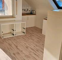 Möblierte 2-Zimmer-Dachgeschosswohnung mit Balkon und Stellplatz - Murrhardt