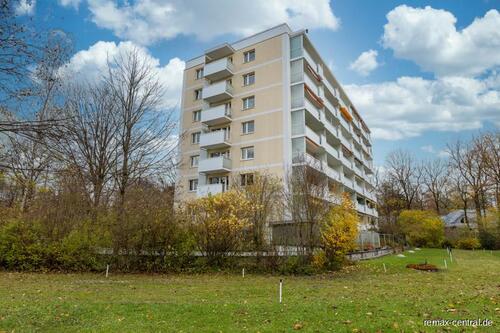 Foto - REMAX - Ruhig gelegene, renovierungsbedürftige Whg mit Terrasse und eigenem Garten