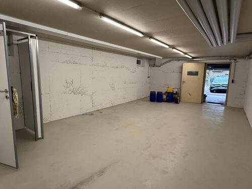 Foto - 50,50 qm Lagerraum mit Garage+WC - Ebenerdige Zufahrt - Fellbach