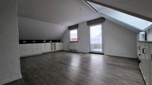 Foto - Moderne und helle 3-Zimmer-Dachgeschosswohnung mit großem Balkon