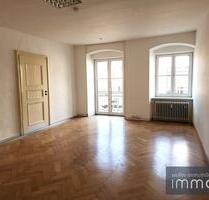 Großzügige Altbauwohnung mit Blick auf den Rathausplatz! - Schrobenhausen