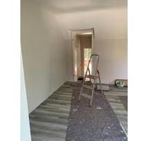 75 Qm Wohnung mit Balkon zuzüglich 2 kleinen Dach-Zimmern - Bergisch Gladbach