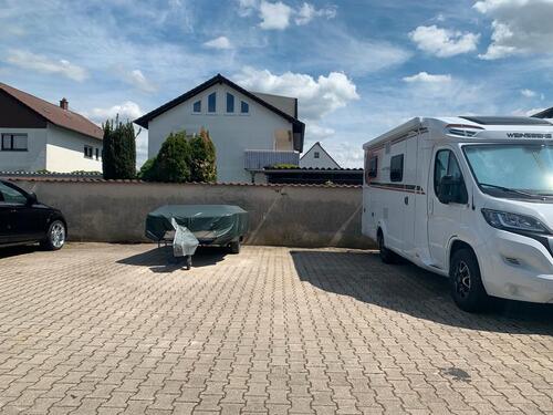 Foto - Auto Stellplatz in Karlsdorf zu vermieten Aussenstellplatz