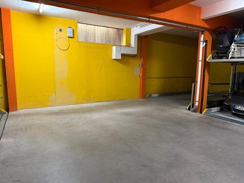 Foto - Tiefgaragenstellplatz - 80,00 EUR Miete,