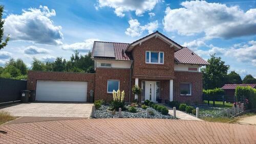 Foto - Modernes Einfamilienhaus mit PV-Anlage, Sauna & Doppelgarage