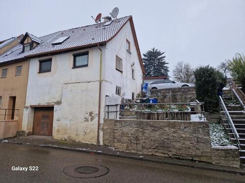 Foto - Sanierungsbedüftiges, kleines Wohnhaus