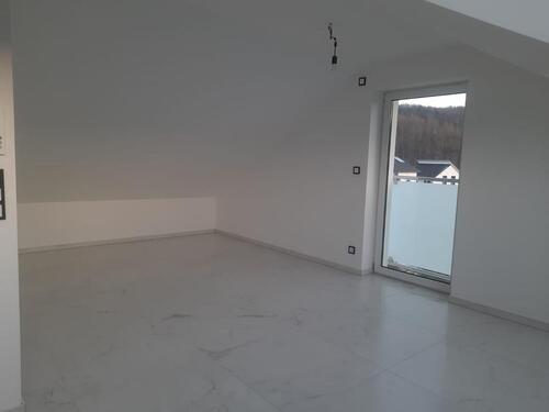 Foto - Helle 2ZKB Dachgeschosswohnung mit traumhafter Aussicht