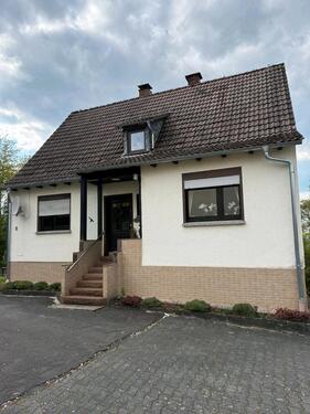 Foto - Einfamilien-Wohnhaus mit Garage und Gartenhaus in Fensdorf