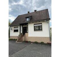 Einfamilien-Wohnhaus mit Garage und Gartenhaus in Fensdorf - Gebhardshain