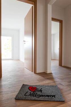 Foto - Moderne 2-Raum- Wohnung mit Terrasse und Garten.