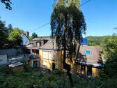 Foto - Heimat oder Cash-Flow? Renditestarkes MFH mit 'Security-Plus'