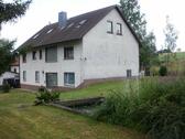 Foto - 2-3 FH mit zwei großen Werkhalle und Nebengebäude (Privat)