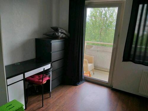 Foto - WG Zimmer mit Balkon und eigenen Parkplatz ab Sofort