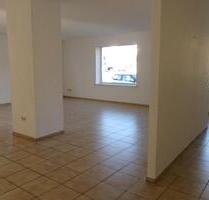 Ellefeld: fast ebenerdig, 2 Zi., DuscheBW, großzügig und hell