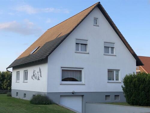 Foto - Vermiete: Einfamilienhaus mit Kellerräumen und Gartenfläche