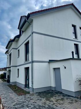 Foto - Neubau-ETW (Bj. 2024) mit Südbalkon, Aufzug & Fußbodenheizung