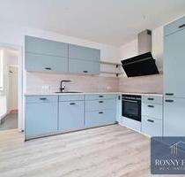 WOW mit Einbauküche! 2,5 Zimmer Wohnung in Thalheim, bodenebene Dusche, renoviert, mit Stellplatz - Thalheim/Erzgebirge