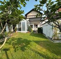 Gepflegte Doppelhaushälfte + Wintergarten +Garage herzen Dreieich