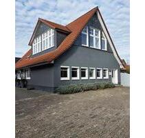 Großzügiger, lichtdurchfluteter Wohnungsraum mit hochwertiger Ausstattung in Stuhr