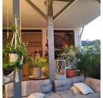 Einfamilienhaus mit Nebengebäude - Steinmauern