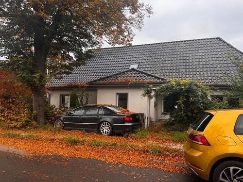 Foto - Großes Einfamilienhaus mit riesigem Grundstück