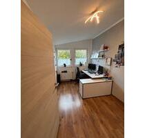 *Einzug sofort möglich* - 4-Zimmer-DG Wohnung mit Loggia - Dillenburg