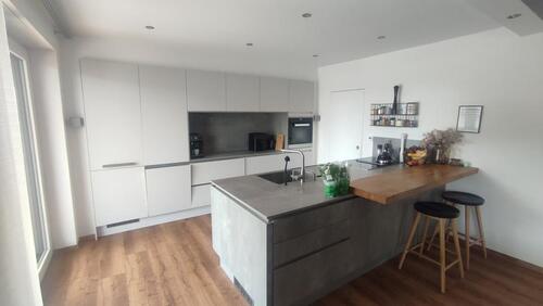 Foto - Freistehender Einfamilienhaus mit ausgebauten Keller Studio