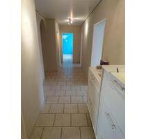 bezugsfreie 3,5 Zimmer OG Wohnung mit EBK und Balkon in Maubach - Backnang