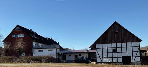 Foto - Landhaus-Resthof mit 6 Wohneinheiten und Nebengebäuden