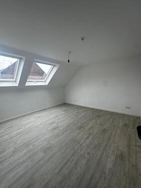Foto - 2,5 Zimmer Dachgeschosswohnung mit Einbauküche Kaiserstr.