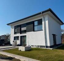 Moderne Stadtvilla (KfW-55) mit PV-Anlage, Einbauküche, Garten - Dissen am Teutoburger Wald