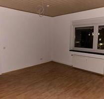 Wohnung zur Miete - 310,00&nbsp;EUR Kaltmiete, ca.&nbsp; 62,00&nbsp;m&sup2; in Oberlungwitz (PLZ: 09353)